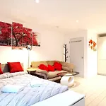 A Brand New Flat With 3 Bedrooms & 3 Baths In Zone 1 Angel For Max 9 Ppl