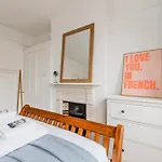 2-Br Gem In Leafy Sydenham Area With Private Garden