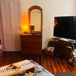 Heartwarming And Vibrant Private Room In Rental Unit