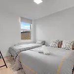 London 3 Bedrooms House With Parking