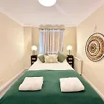 Spacious Apartment In London