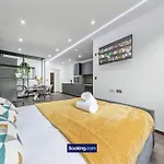 Stylish Studio Apt By Stay Smart Short Lets & Serviced Accommodation Woodstock With Free Wifi