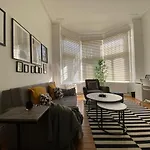 Beautiful One Bed Garden Flat In Muswell Hill