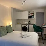 Superior Studio Flat In The City Centre