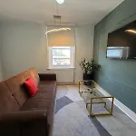 A6-3 Bed 2Nd Floor Flat Near Elephant And Castle