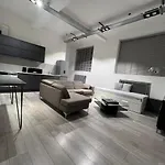 Modern 2Bed Warehouse Conversion Apartment, West London