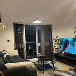 Lovely 2 Bedroom Flat With Free Parking And Wifi