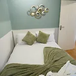 Comfortable Family Apartment Sussex Garden