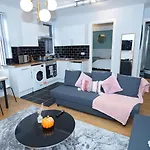 Comfortable Family Apartment Sussex Garden