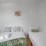 3 Bedroom Luxury London House With Parking
