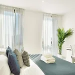 Stunning Flat With Large Balcony Overlooking River By Cto Serviced Apartments