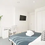Stunning Flat With Large Balcony Overlooking River By Cto Serviced Apartments