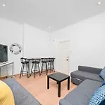 Larger Groups Stay Close To London O2 Arena Excel Canary Wharf With Wifi And Parking Within Mins Walk To Drl & Jubilee Line