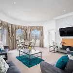 Larger Groups Stay Close To London O2 Arena Excel Canary Wharf With Wifi And Parking Within Mins Walk To Drl & Jubilee Line