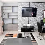 Maitland Luxury 2 Bedroom Greenwich Apartment With Good Living Space Sleeps 5 Guest- 1 Minute From Greenwich Dlr Station