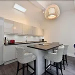 Modern 3 Bedrooms Flat In South Kensington