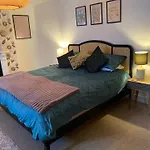Boutique Putney Riverside Apartment