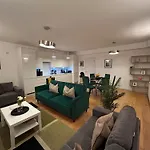 Two Bed Apartment By Livestay Short Lets & Serviced Accommodation London Near Oxford Circus