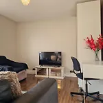 2 Bed Apartment Close To Central London