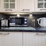 2 Bed Apartment Close To Central London