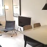Chic & Cozy Stay In Vibrant Londoncheckhostprofile