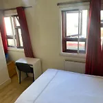 Cozy Private Room Near Cambridge Heath Station