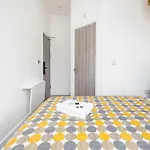 Victorian Beauty With Private Toilet And Shower Near Tube Station