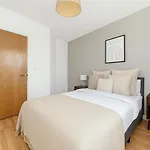 Bright & Contemporary 1-Bed Flat - Great Location