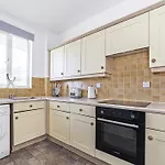 Bright & Contemporary 1-Bed Flat - Great Location