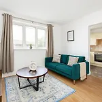 Bright & Contemporary 1-Bed Flat - Great Location