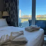Chelsea Bridge Apartment