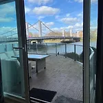Chelsea Bridge Apartment