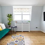 Luxurious 1-Bedroom Apartment In Kensington