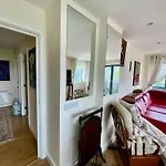 Luxury 2 Bedroom Apartment- Lake View - Free Parking - Wembley Stadium 5Km