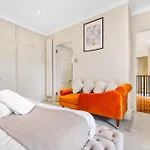 Ultra Luxury 4 Bedroom 3 Bathroom Knightsbridge Home Next To Harrods
