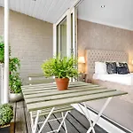 Ultra Luxury 4 Bedroom 3 Bathroom Knightsbridge Home Next To Harrods