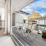 Ultra Luxury 4 Bedroom 3 Bathroom Knightsbridge Home Next To Harrods