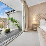 Ultra Luxury 4 Bedroom 3 Bathroom Knightsbridge Home Next To Harrods