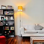 Heartwarming And Vibrant Private Room In Rental Unit