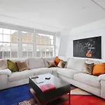 Large 3 Bedrm Apartment In Heart Of Theatre Land