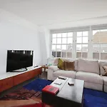 Large 3 Bedrm Apartment In Heart Of Theatre Land