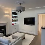 Stunning 2-Bed, 2-Bath Property In Central London