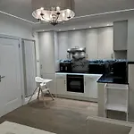 Stunning 2-Bed, 2-Bath Property In Central London
