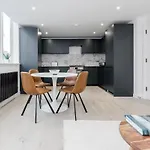 Stunning 2 Bedroom Apartment In Liverpool Street