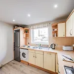 Canary Wharf O2 Excel Flat With Parking & Balcony