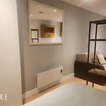 Chelsea City Apartment In London--24 Hours Gym
