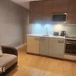 Chelsea City Apartment In London--24 Hours Gym