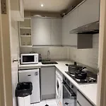 Park Lane Beautiful Studio Apartment