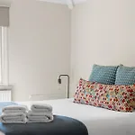 Stylish Private Room And Ensuite Near The Oval