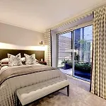 Stunning-Hyde Park- 2Bed-2Bath Luxury Single Level